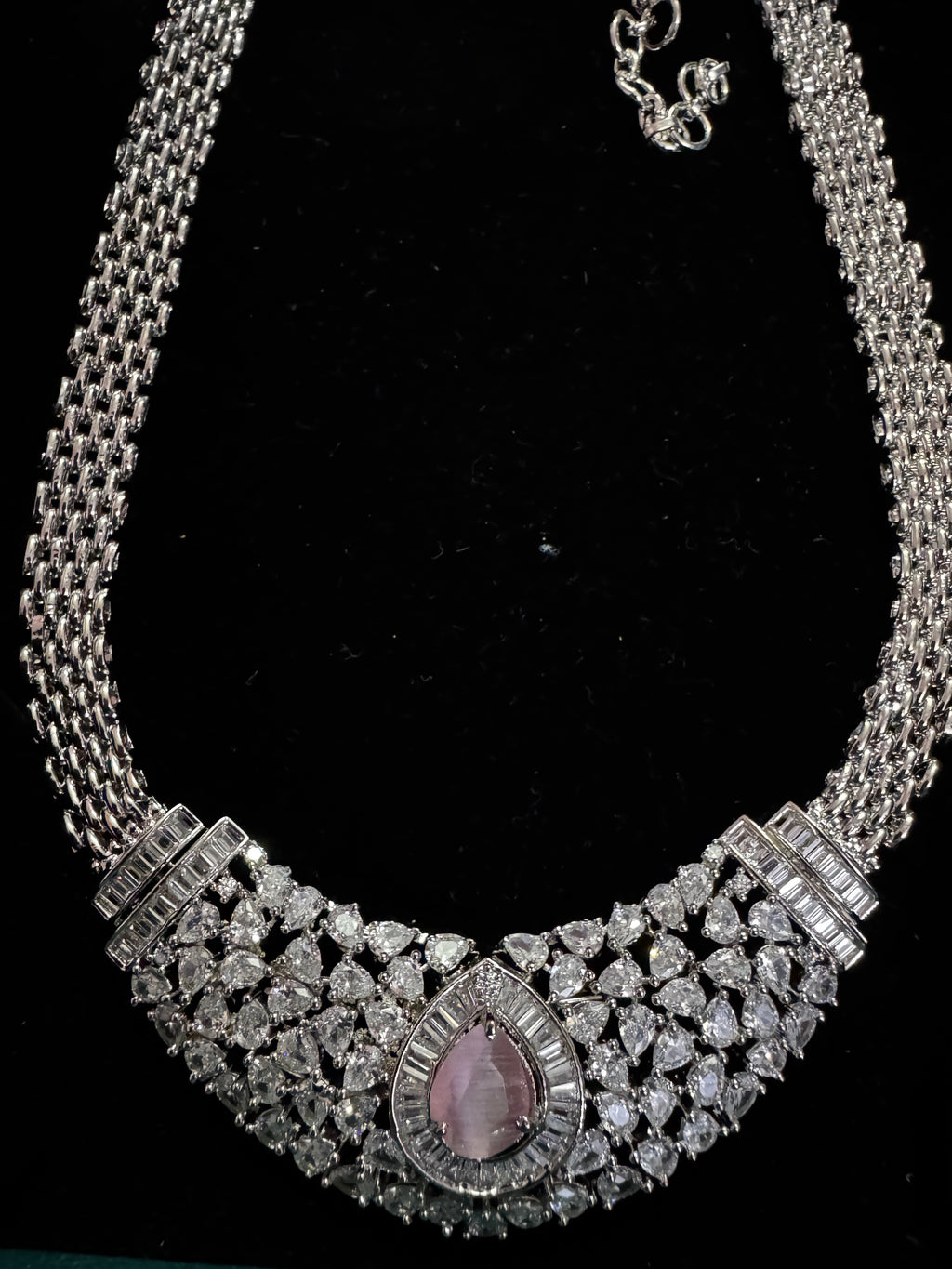 Celeste Blush Teardrop Diamond Set
| ₹ 3199